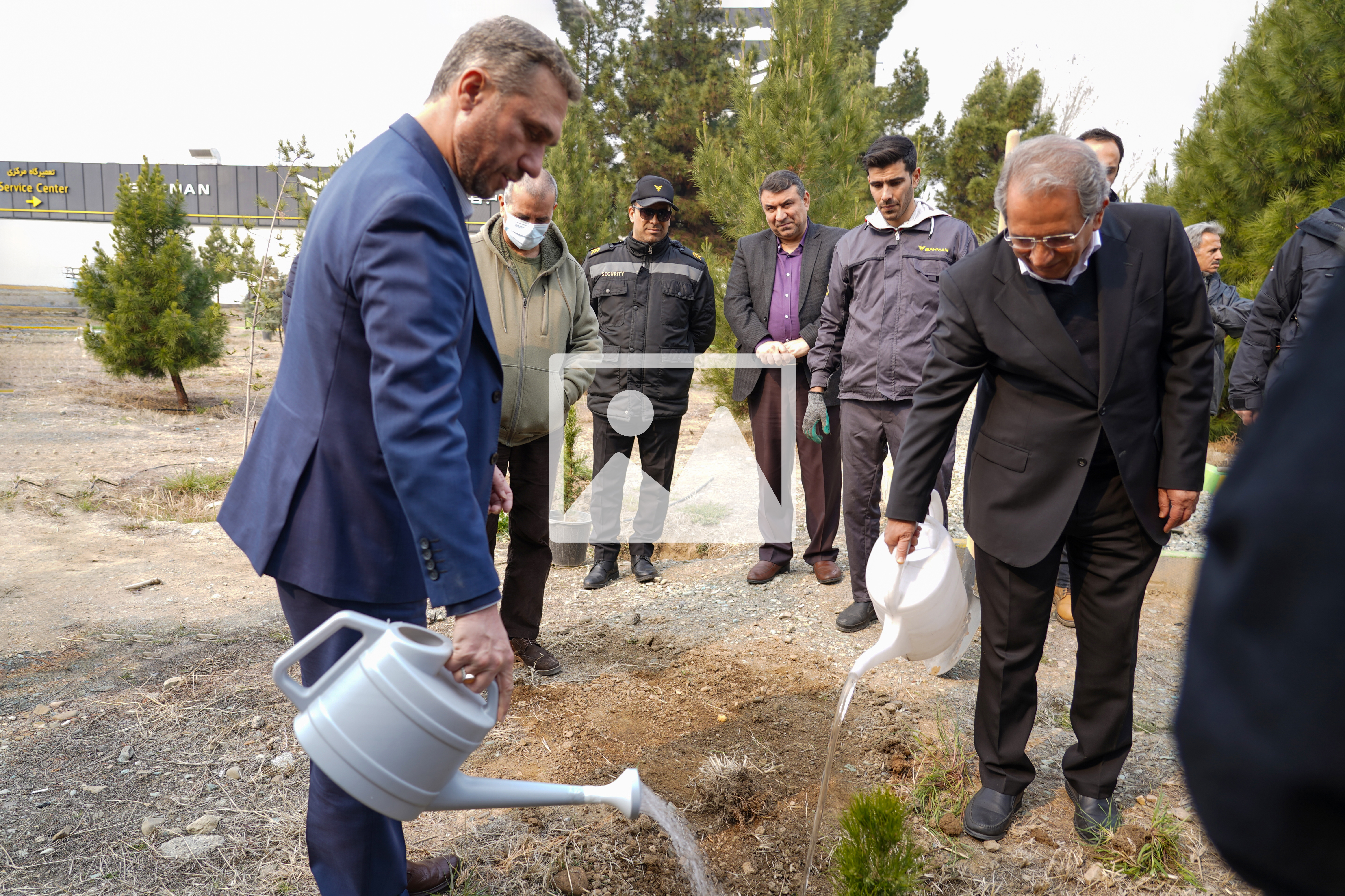 روز درختکاری با حضور شهردار منطقه ۲۱ و مدیرعامل گروه بهمن برگزار شد