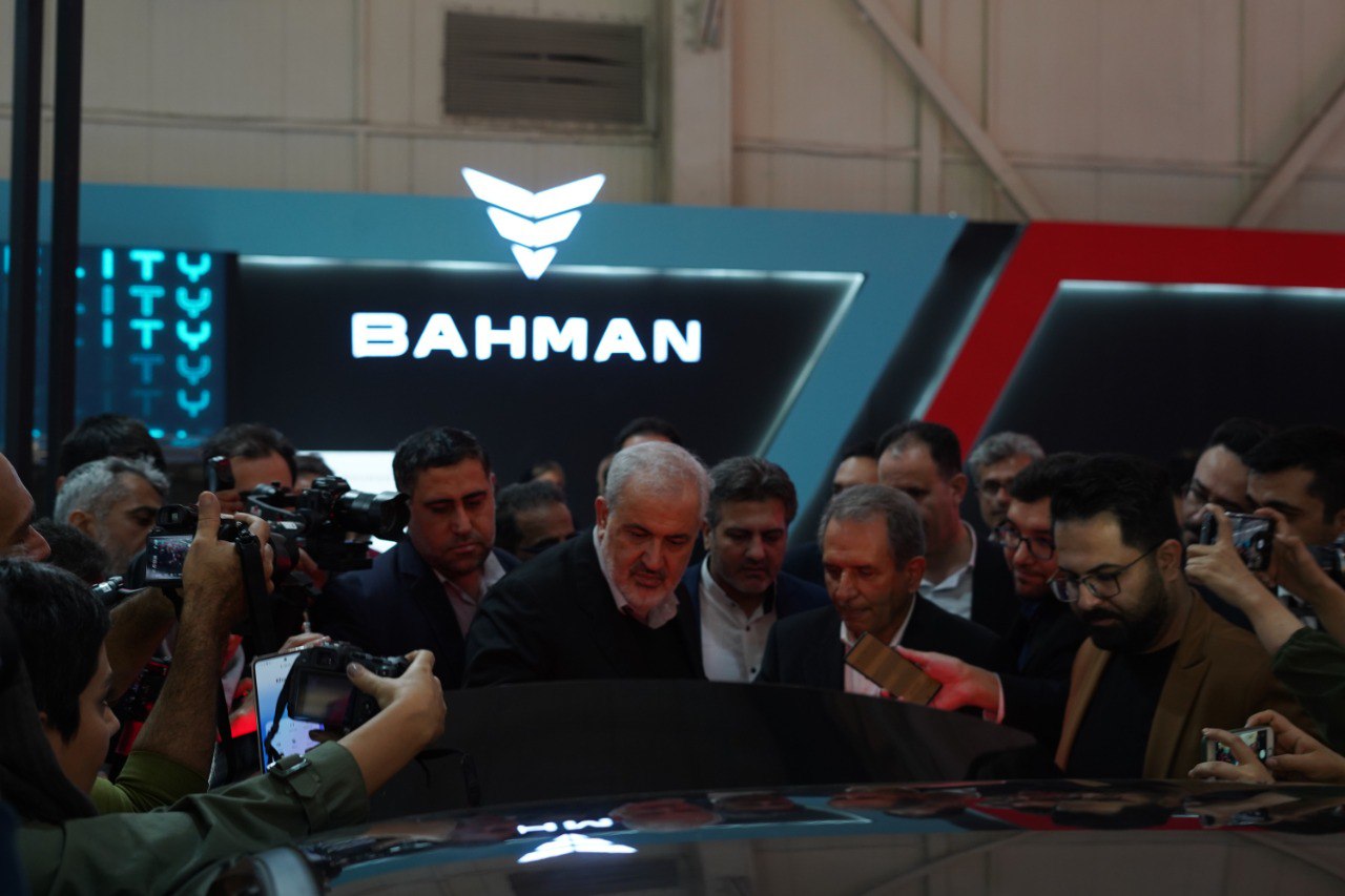 حضور وزیر صمت در غرفه گروه بهمن در نمایشگاه تحول صنعت خودرو